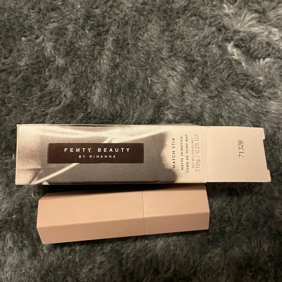 Host pick 🌟 fenty Beauty match stix matte skinstick - Picture 2 of 3